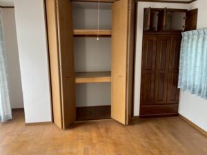 不用品回収後の一室