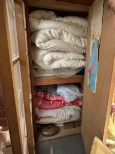 片付け前の押し入れ