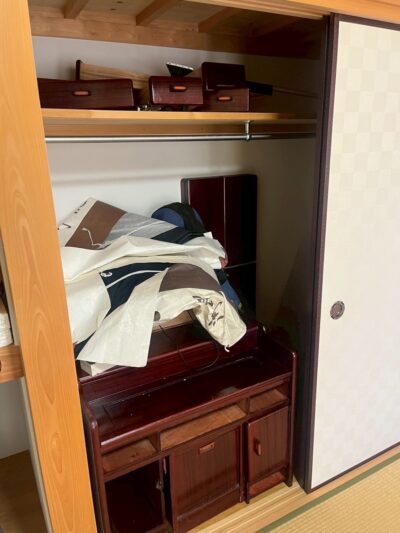 片付け前の押し入れ